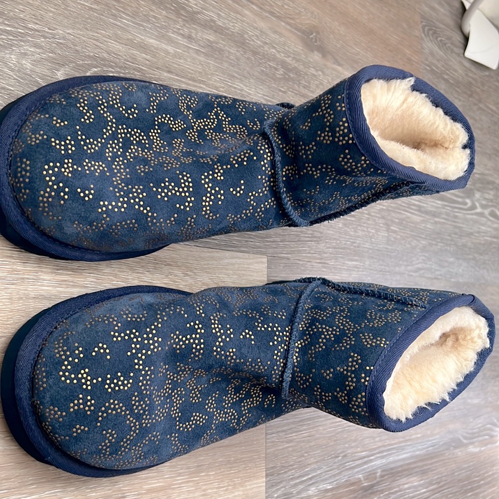 Ugg Short Boot Blue With Gold Pattern - image 1